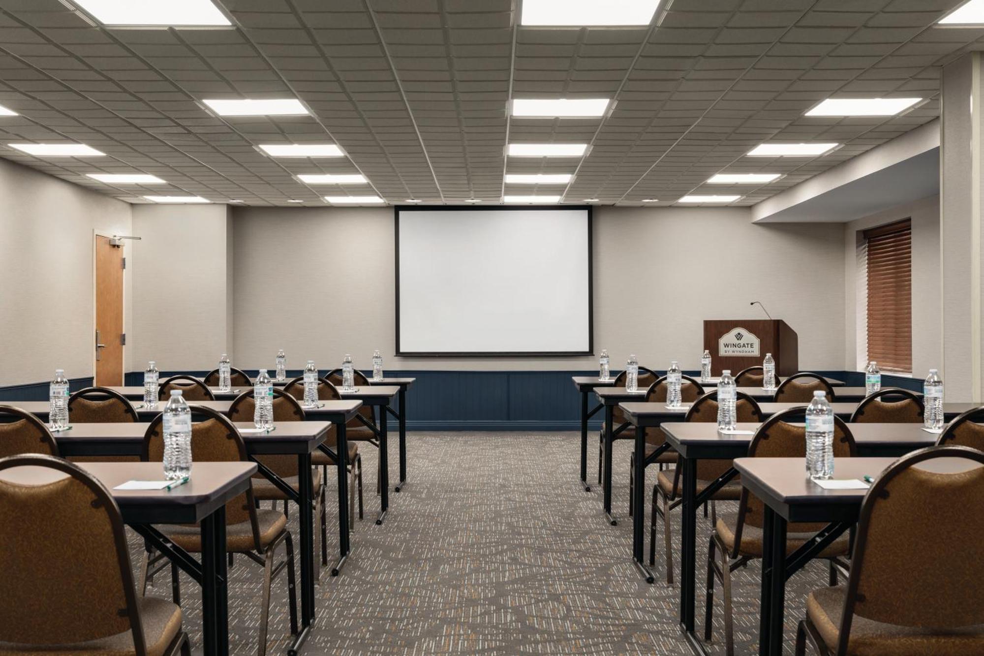 Wingate By Wyndham Louisville East Экстерьер фото