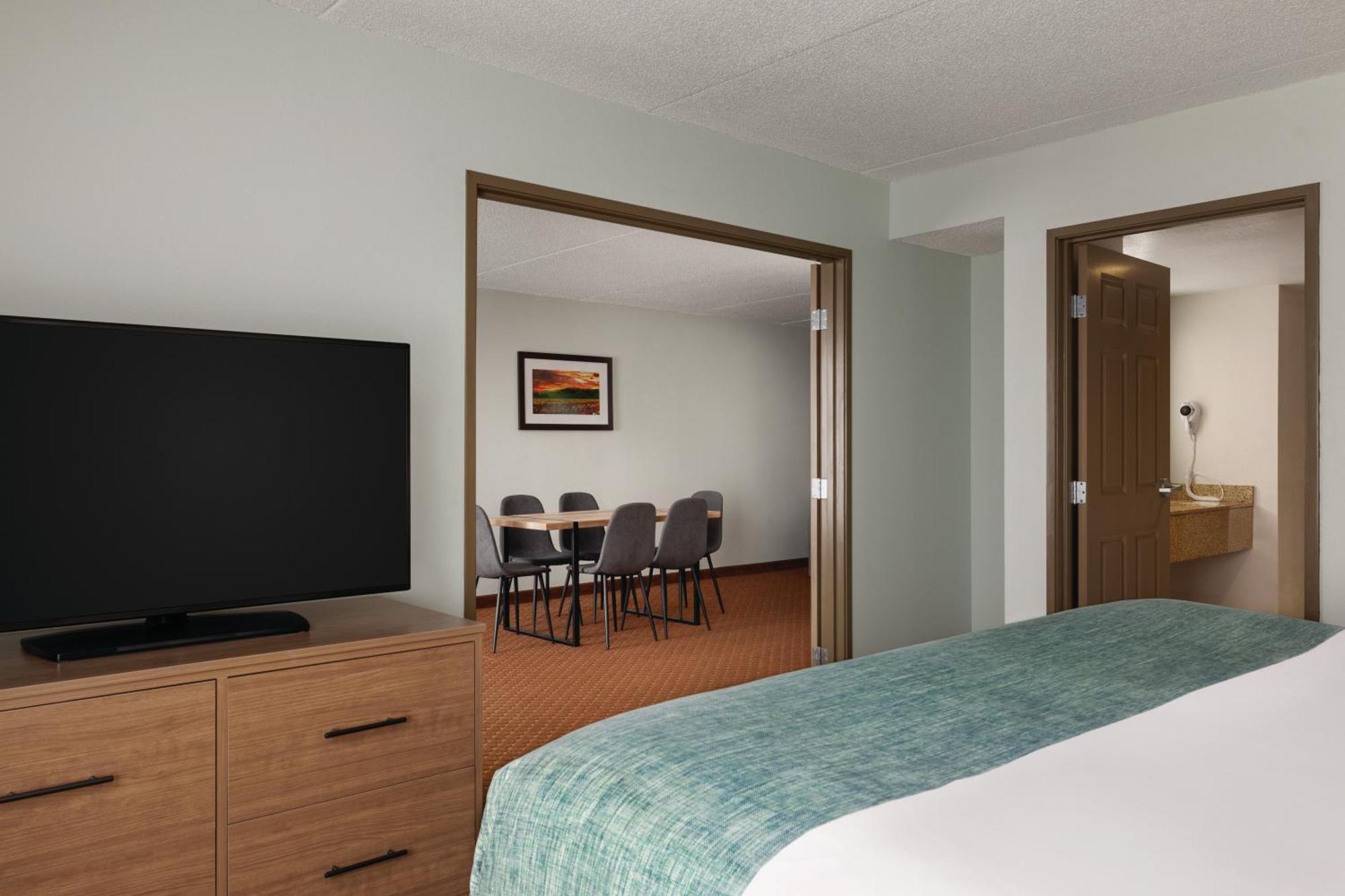 Wingate By Wyndham Louisville East Экстерьер фото